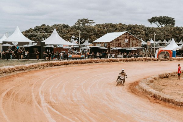 Lunettes de moto : les normes de sécurité à retenir