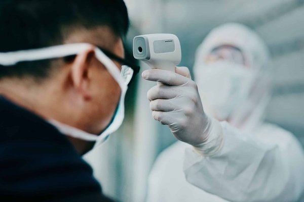 Les systèmes de détection de mouvement autour du véhicule pour prévenir les collisions lors du stationnement