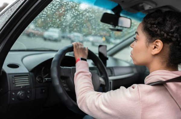 Chauffeur VTC femme : votre trajet sur-mesure